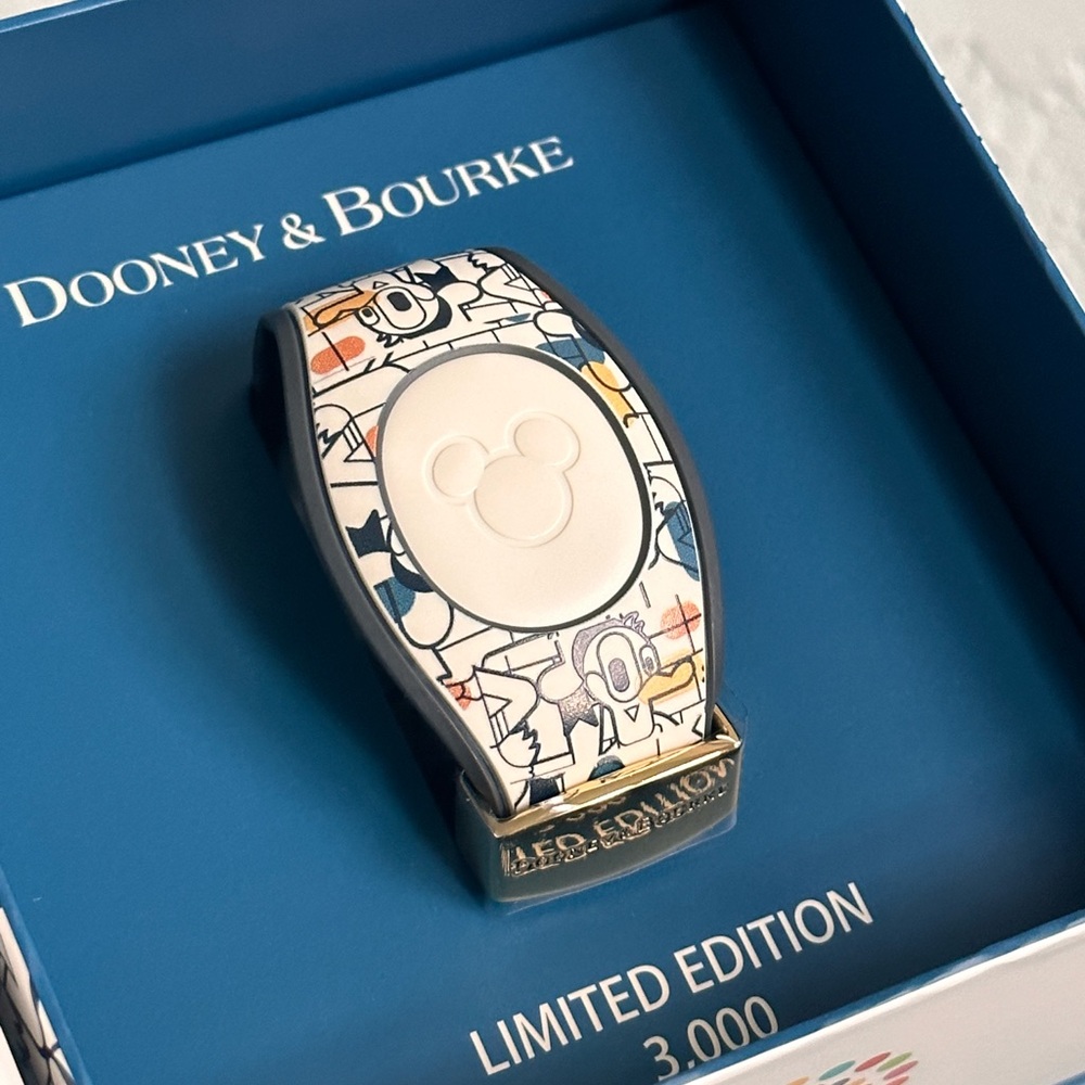 Disney Dooney & Bourke Donald Duck Limited Edition MagicBand